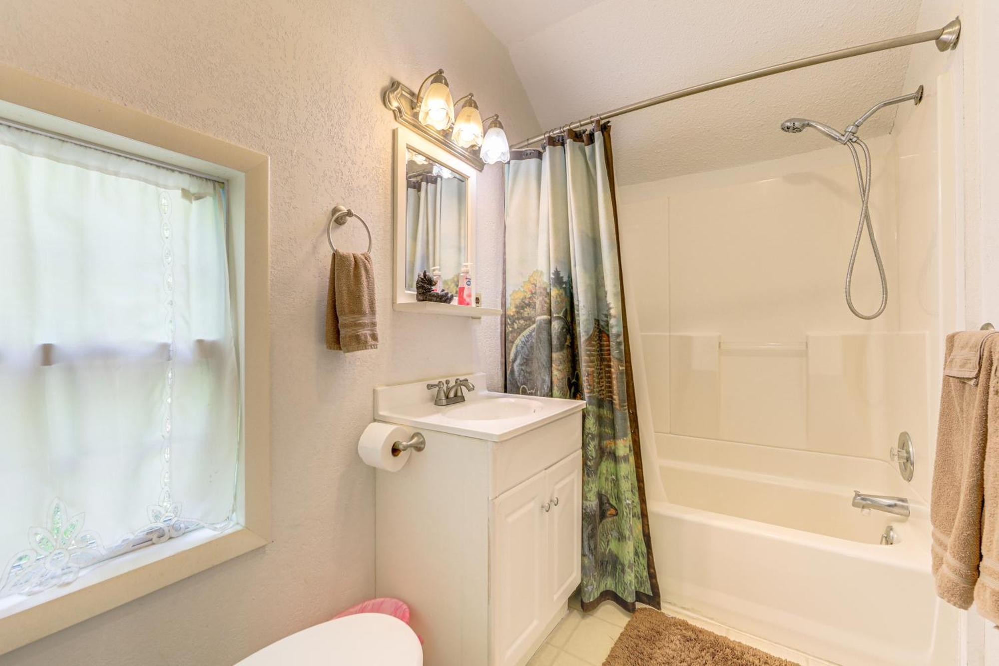 Bryson City Cottage With Hot Tub And Waterfall Views! 외부 사진